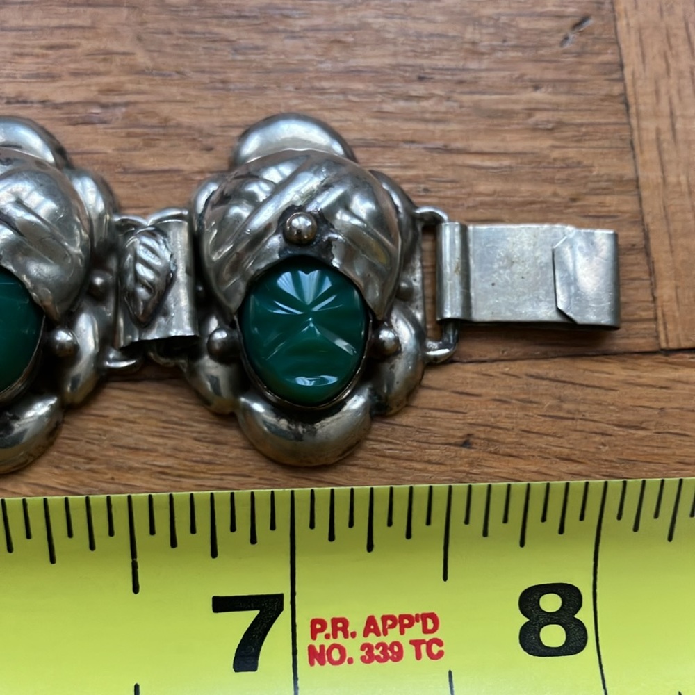 Unique MCM Mexico Silver and Green Carved Mask & Headdress Bracelet - Picture 12 of 13